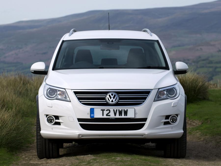  Volkswagen Tiguan R-Line 2010 года  (UK) (фото 4 из 10)